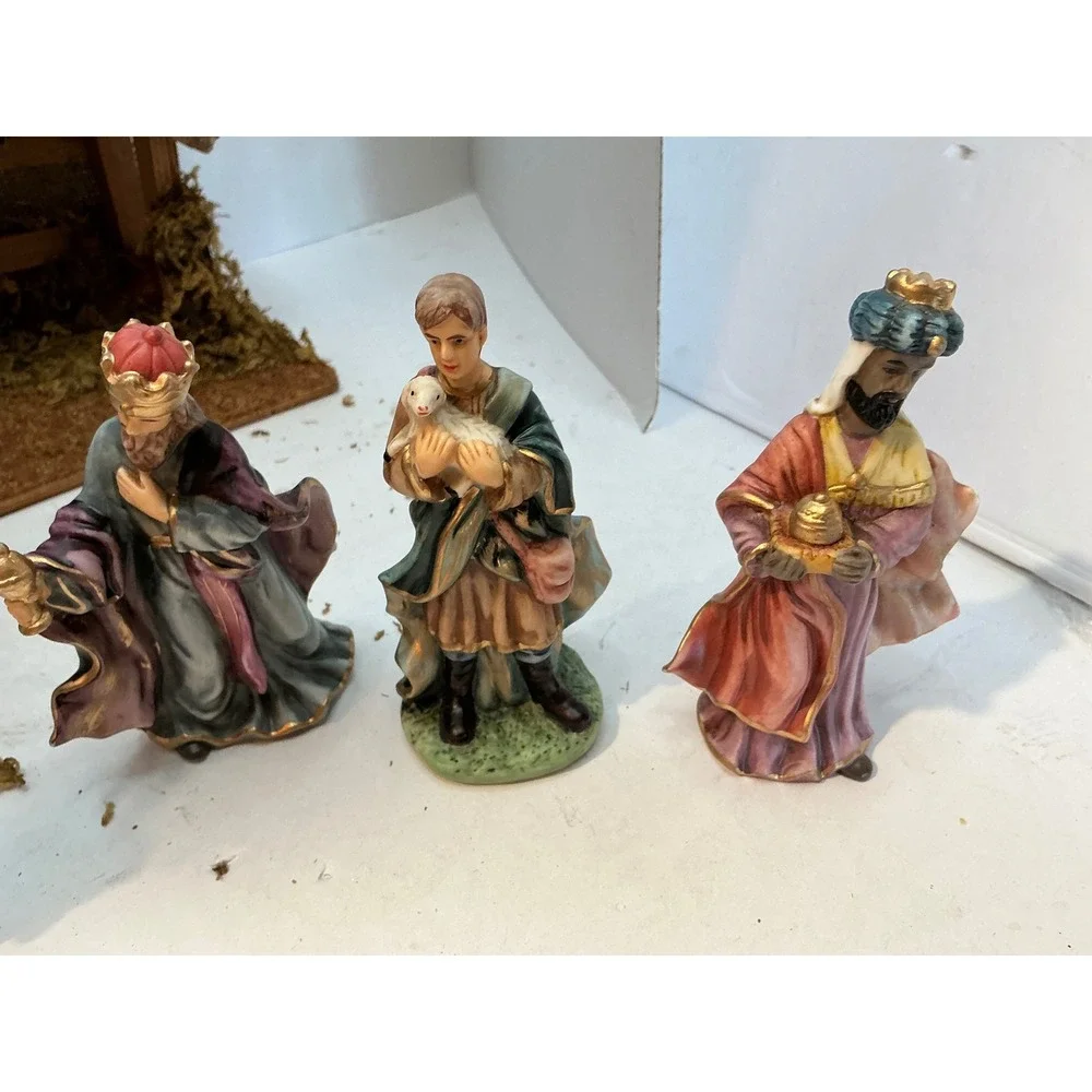Coyne's & Co Vintage O' Holy Night 12 Piece Porcelain Nativity Set with Stable